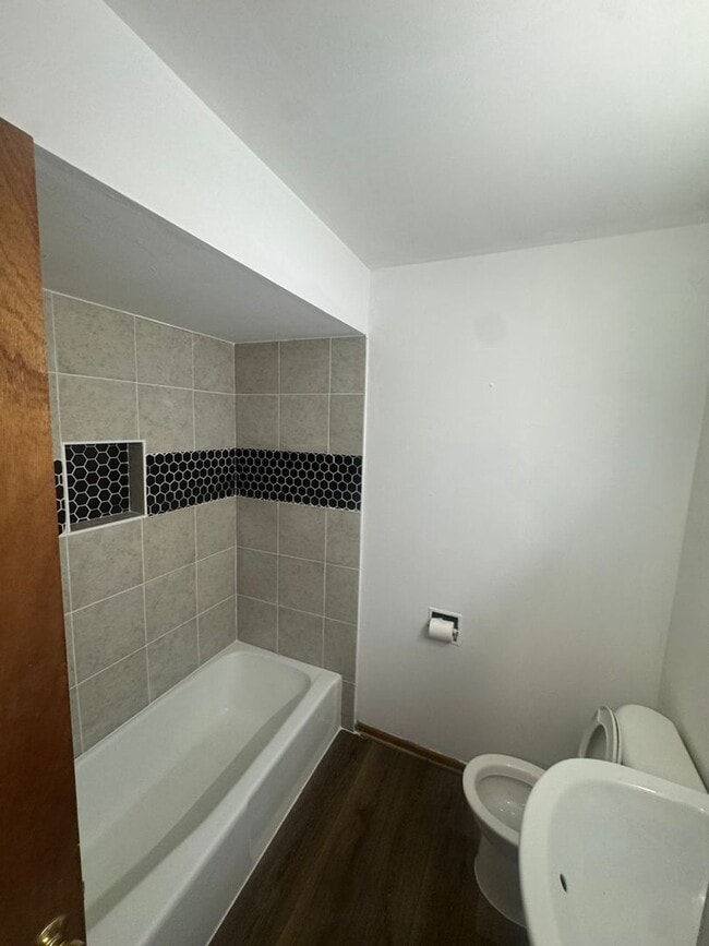 Photo - 1671 Maple Ln Unit 3