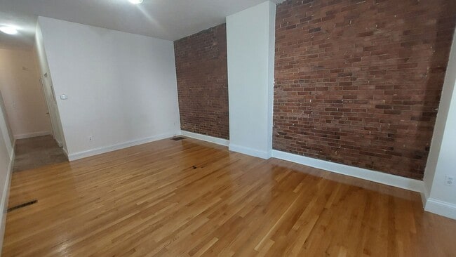 Photo - 76 W Cottage St Unit 1