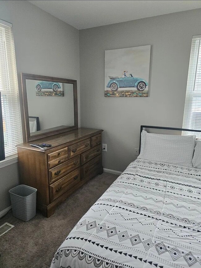 Photo - 3045 Shepperton Ter