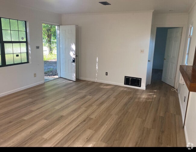 Building Photo - 1740 Walker St Rental