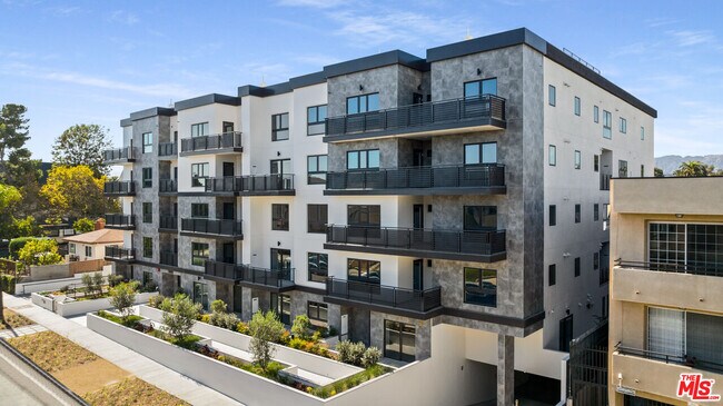 Photo - 5153 W Maplewood Ave Unidad 202