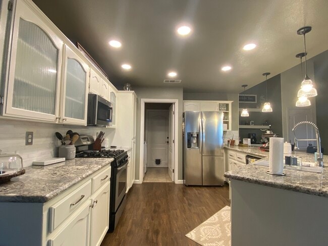 Photo - 2087 Saratoga Pl