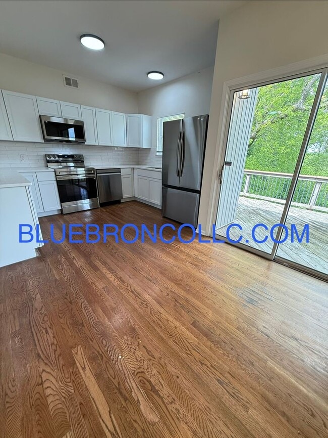 Photo - Completely renovated 3 bedroom unit with modern finishes and beautiful views.
