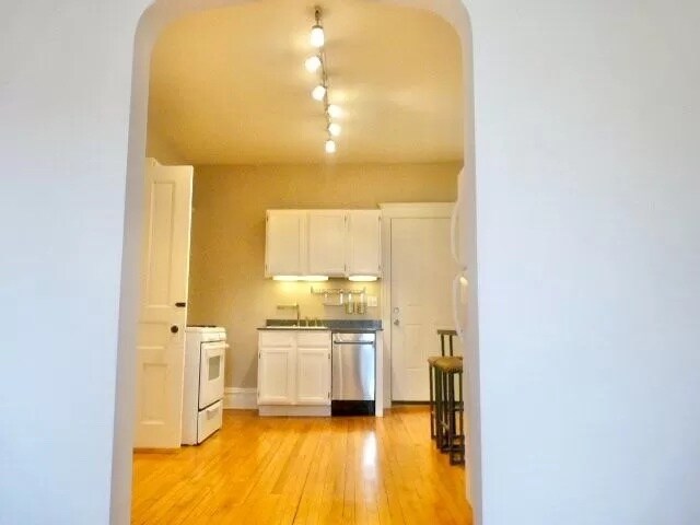 Photo - 1535 N Bosworth Ave Unit 3F