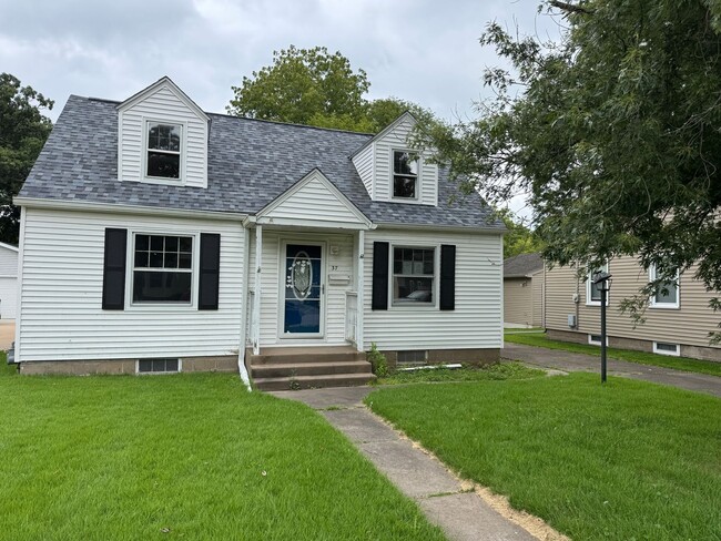 Building Photo - Check this Lovely 3-Bedroom Home!