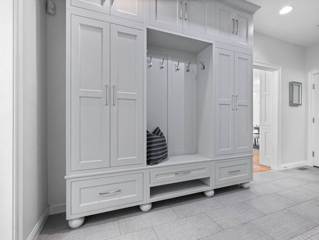 Photo - 93 W Goulding St