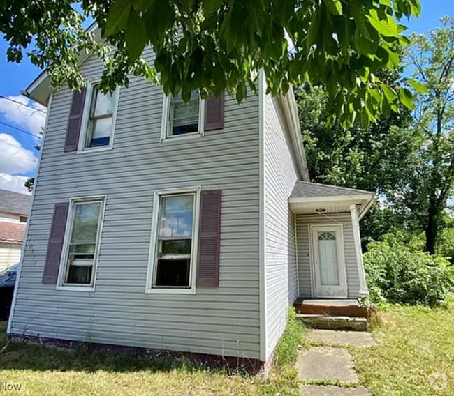 Building Photo - Section 8 Accepted! Spacious newly renovat... Rental