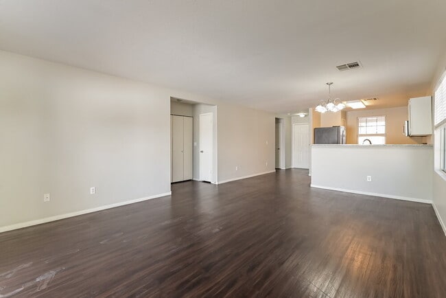 Photo - 614 Ana Raquel Ave