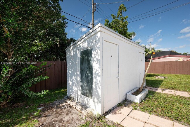 Photo - 3524 SW 14th St