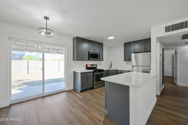 Photo - 732 E Vista Del Cerro Dr