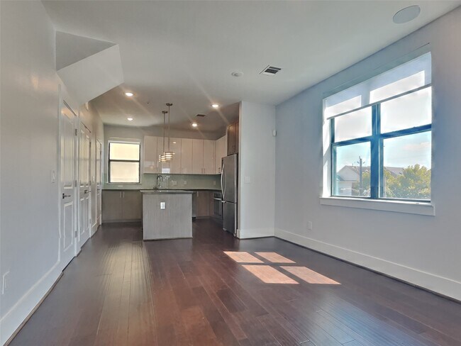 Photo - 2401 Crawford St Unit A214