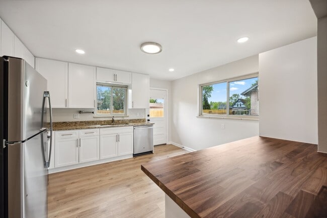 Photo - MOVE IN SPECIAL!!! Welcome home to Denver'...