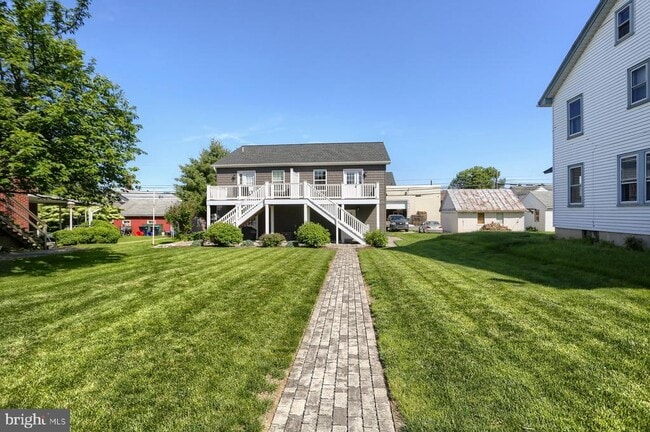Photo - 227 W Cherry St