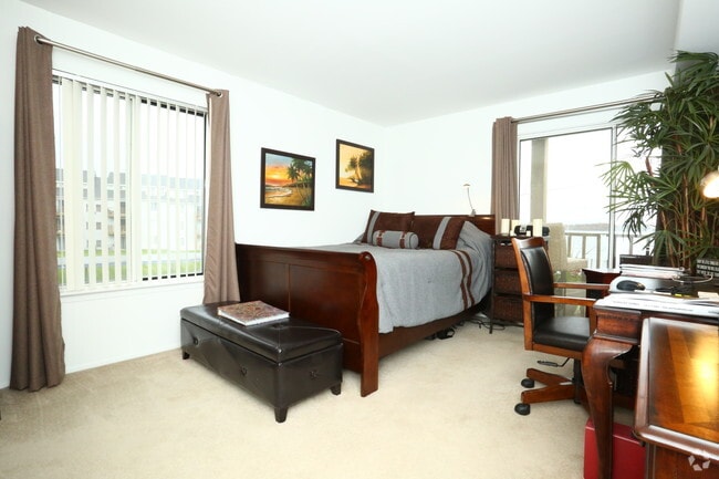 2 Bed 2 Bath Deluxe - Master Bedroom - Harbor Cove