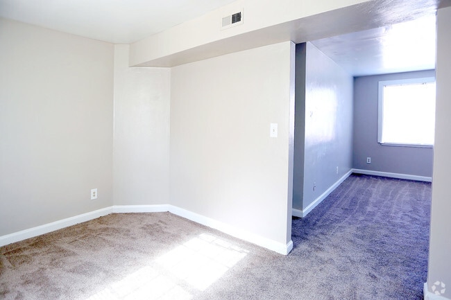 Dinind Room/Living Room