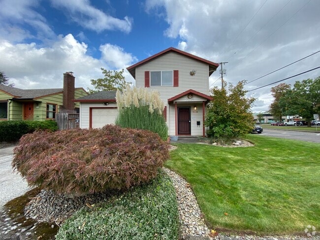 Building Photo - Great Duplex Unit with Attached Garage, Co... Rental