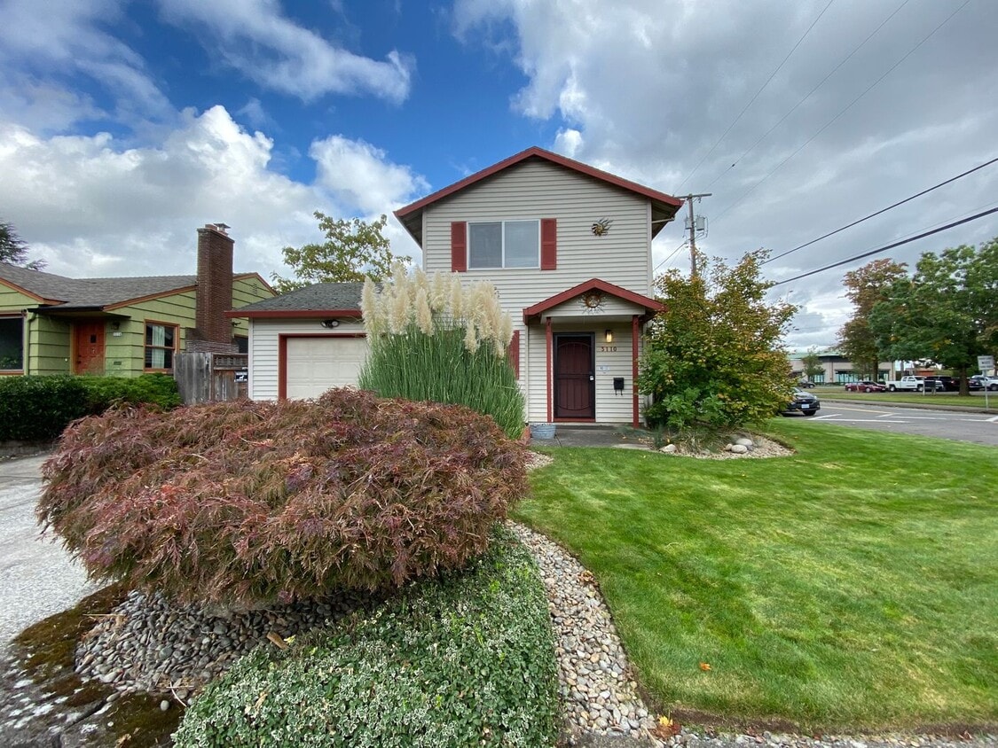 Great Duplex Unit with Attached Garage, Co... - Great Duplex Unit with Attached Garage, Co...