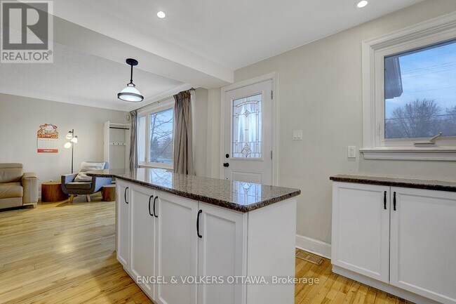 Photo - 1838 Scott St