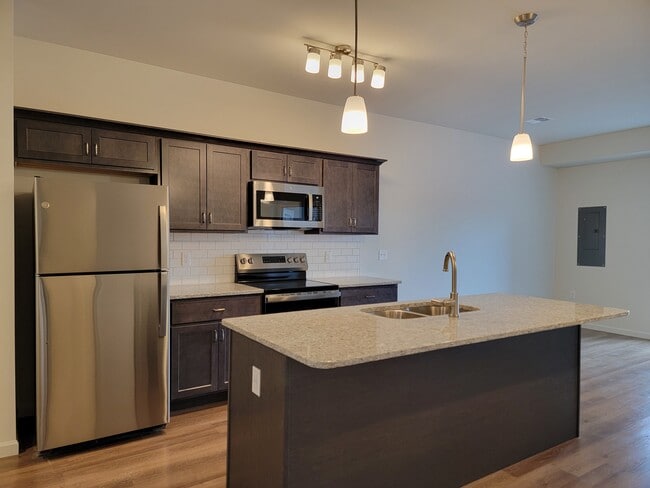 Madison Floor Plan - Kitchen (Wood Cabinets) - Red Mill Crossings