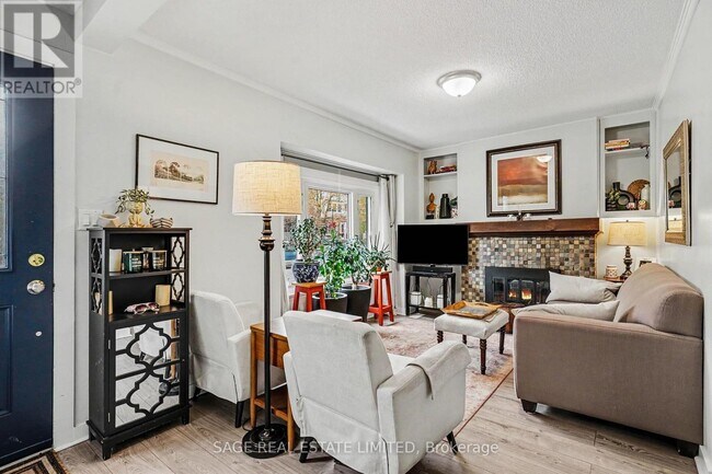 Photo - 154 Warden Ave.