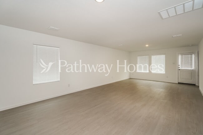 Photo - 3136 Tokara St