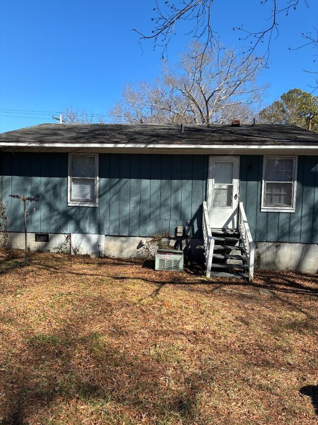 Photo - 207 Lee St NE