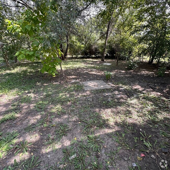 Building Photo - $945 - 3 bed 1 bath - Single Family Home