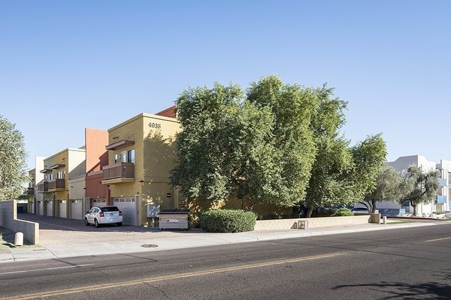 Townhomes on 28th St - Townhomes on 28th St
