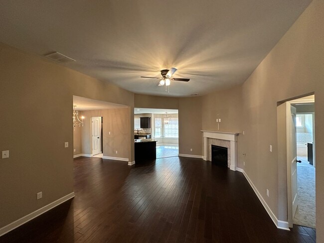 Photo - AVAILABLE NOW IN SOUTHAVEN! Spacious 4BR Home with Bonus Room & Fenced Yard