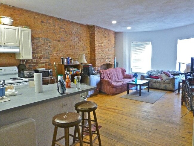 Building Photo - 610 Columbus Ave Unit 4