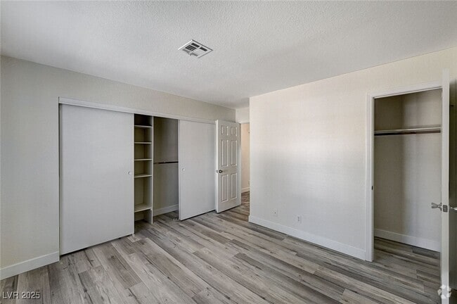 Building Photo - 2633 Durango Dr Unit 201 Rental