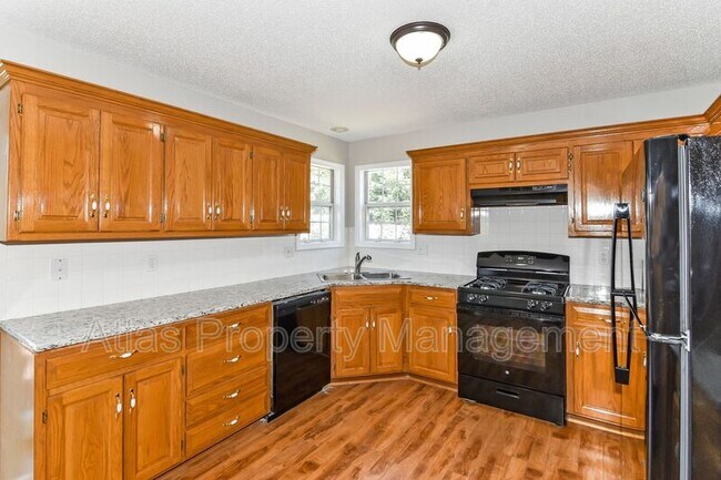 Photo - 812 NE Colleen Dr