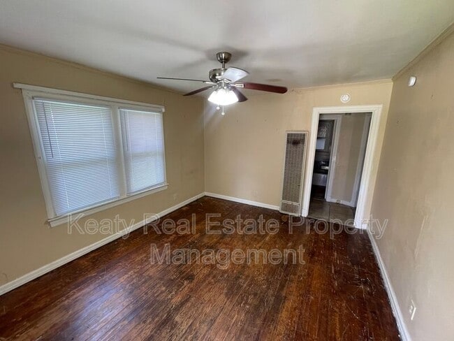 Photo - 409 Silkwood St