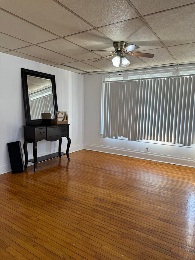 Living room - 1013 Downer Ave Unit First Floor