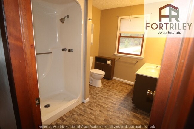 Building Photo - Spacious home for rent