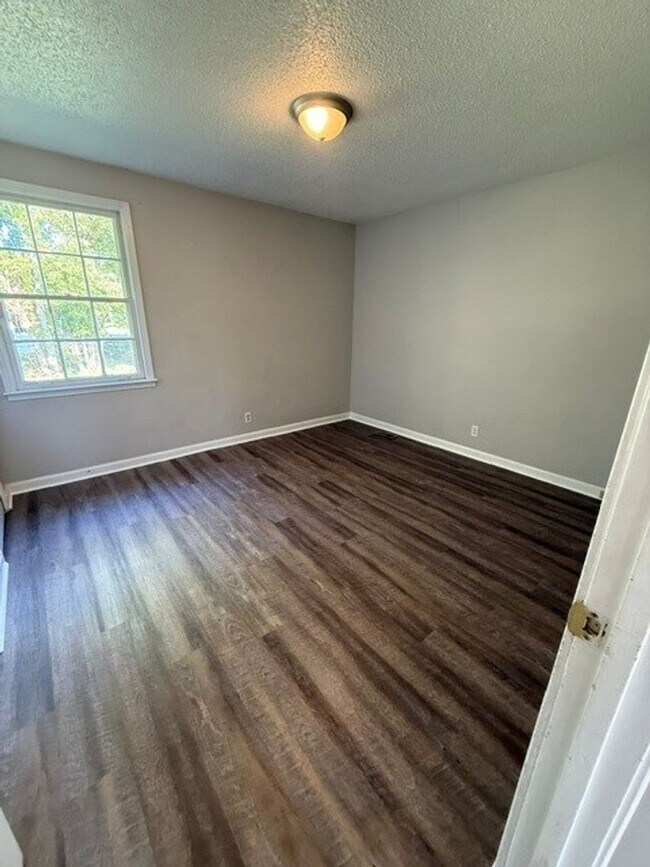 Photo - 725 Overton Dr