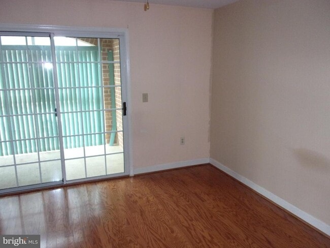 Photo - 6916 Fairfax Dr Unit 218