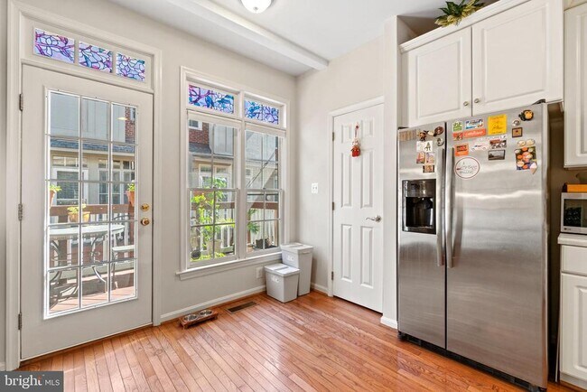 Photo - 727 N Vermont St