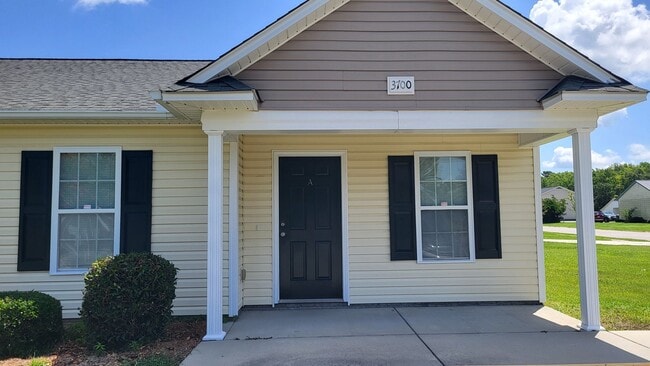 Building Photo - 3700 Woodcliff Dr Unit 3700 Woodcliff Drive - A Rental