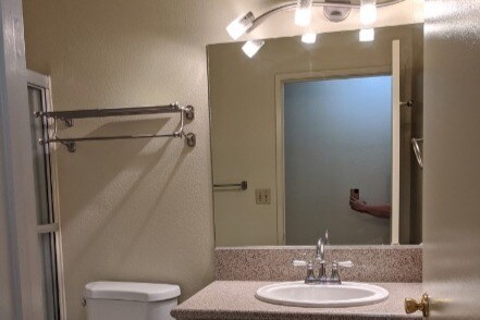 Hallway Bathroom - View 1 - 3740 Vinton Ave
