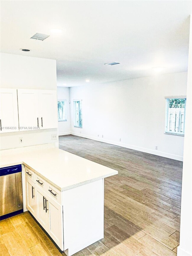 Photo - 2208 SW 3rd Ave