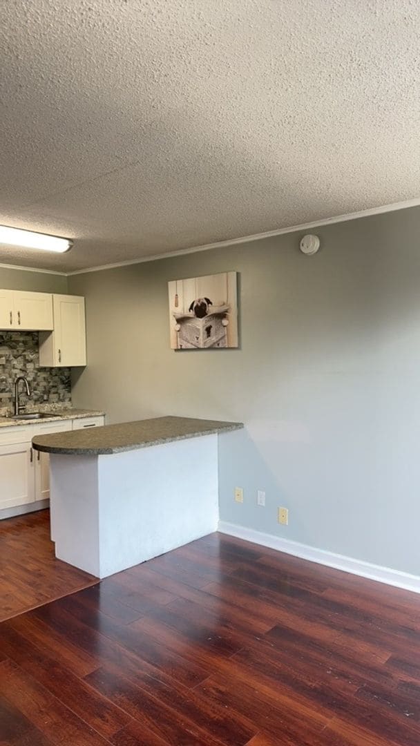 Photo - University Towers #414 - Walking distance to UT campus! Unit 414