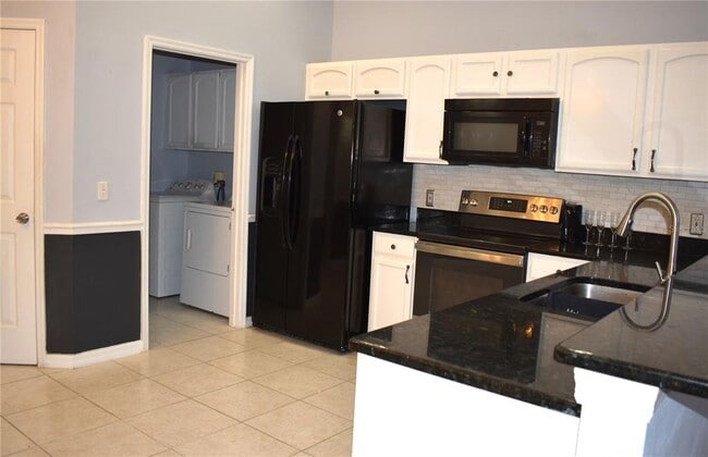 Photo - 436 Lake Shore Pkwy