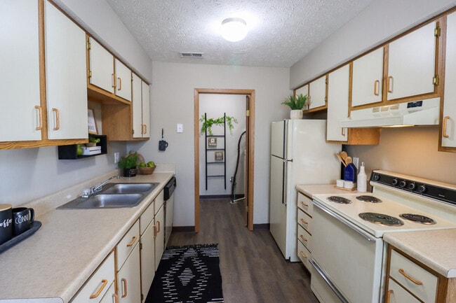 Photo - Lakes of Westdale