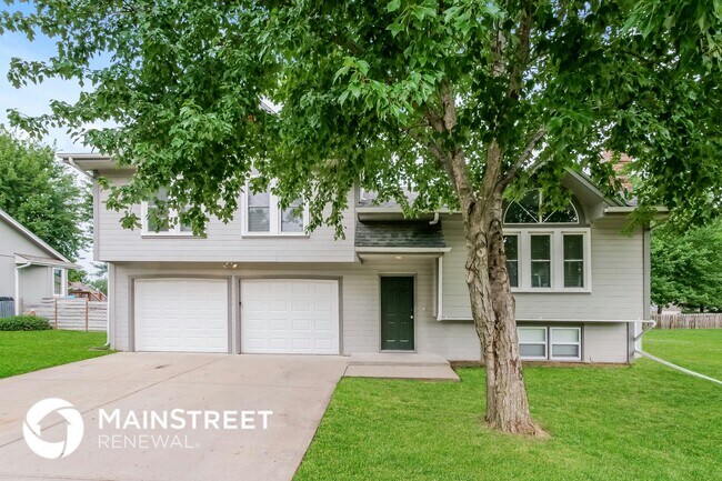 Photo - 716 Feldspar St