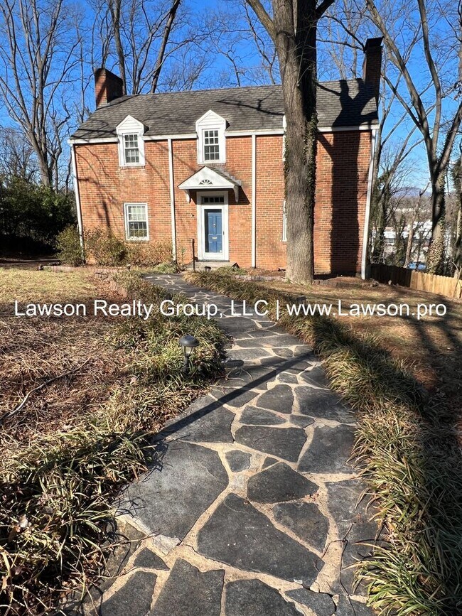 Photo - Charming Brick Colonial in South Roanoke