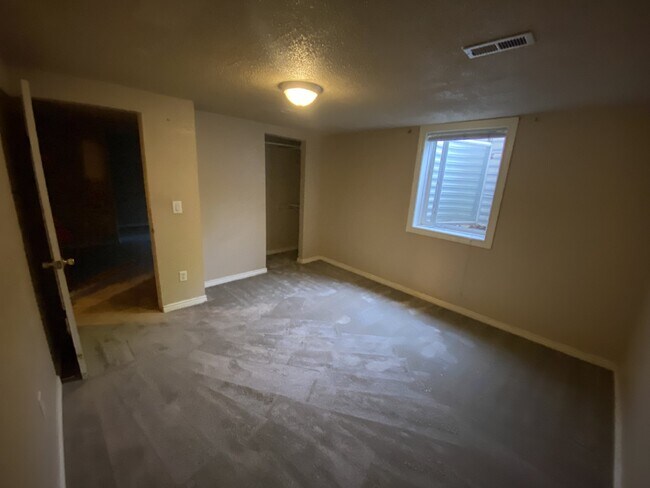 Cozy apartment in Potter Highlands!

Available Now!