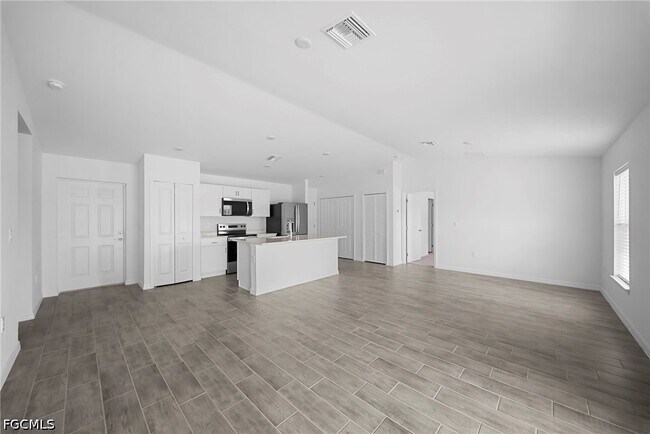 Photo - 2815 24th St W