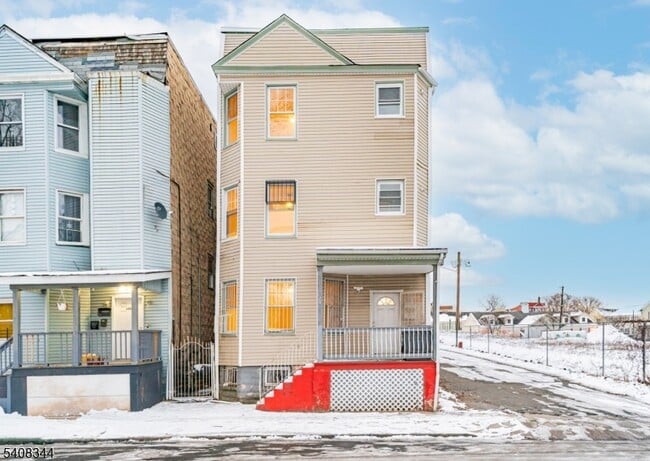 Building Photo - 528 S 13th St Unit 2