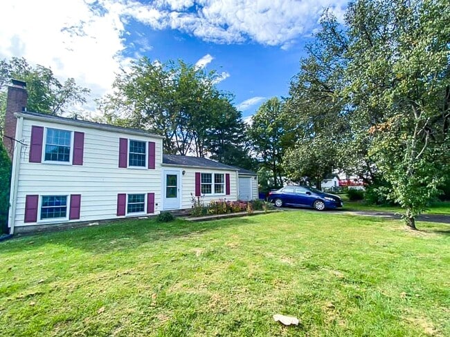 Photo - Beautifully Maintained 3 Bed 2 Bath Single...